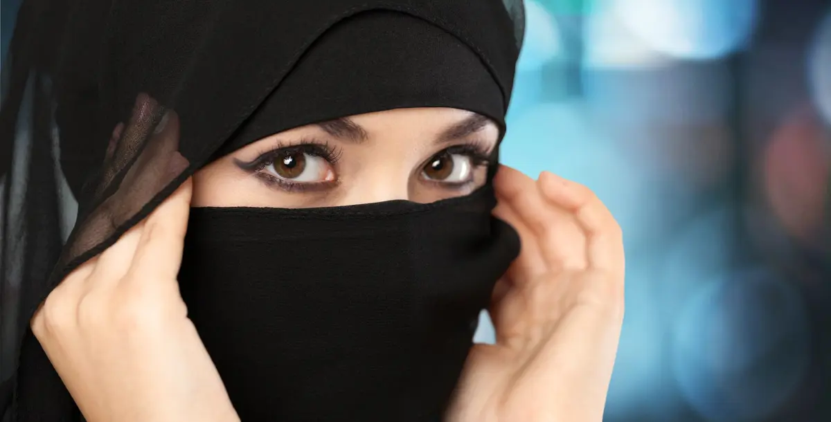 تعدّ السابقة الأولى في المملكة.. اتهام امرأة سعودية بتعدد الأزواج!
