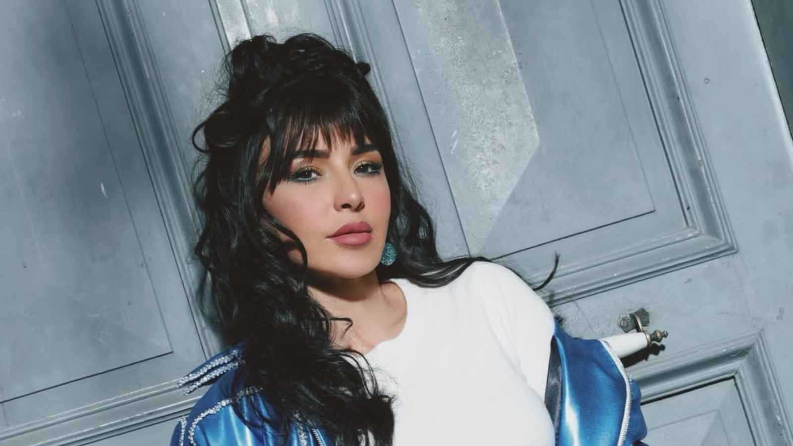 ماغي بو غصن تروّج لـ"منتزه الخيران" بإطلالة مستوحاة من التسعينيات 