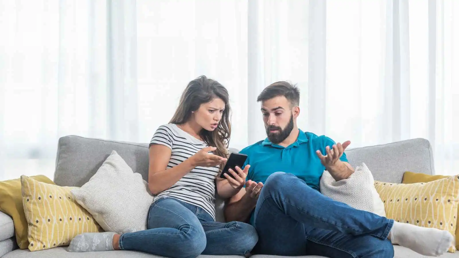 الثقة الزوجية لا تعني إلغاء الخصوصية الرقمية