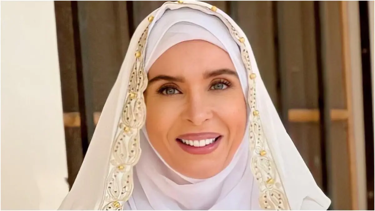 دينا تكشف أسباب ارتدائها الحجاب.. والمفاجأة التي تحضرها لجمهورها