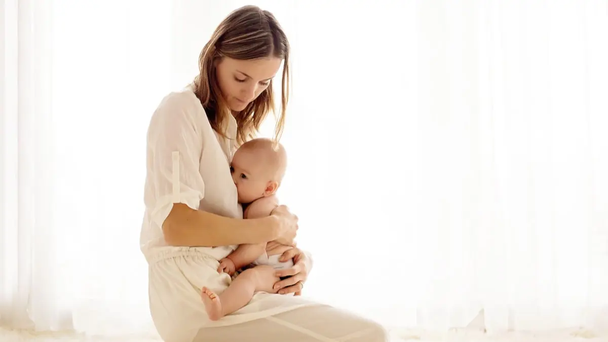 الرضاعة خلال نزول الدورة الشهرية هل تؤثر على كمية الحليب؟