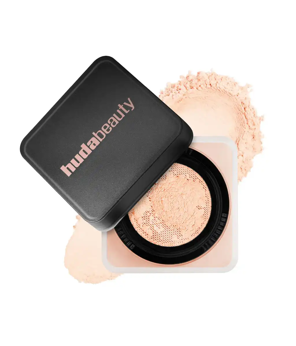 EASY BAKE LOOSE BAKING & SETTING POWDER من HUDA BEAUTY