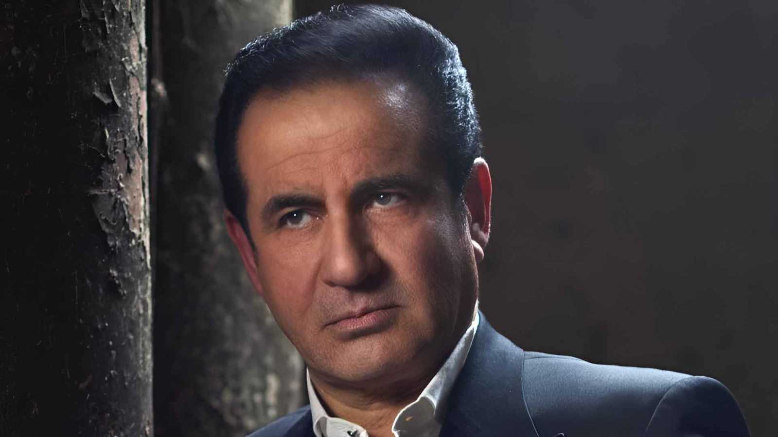 نجل محمد ثروت يكشف تطورات حالة والده الصحية