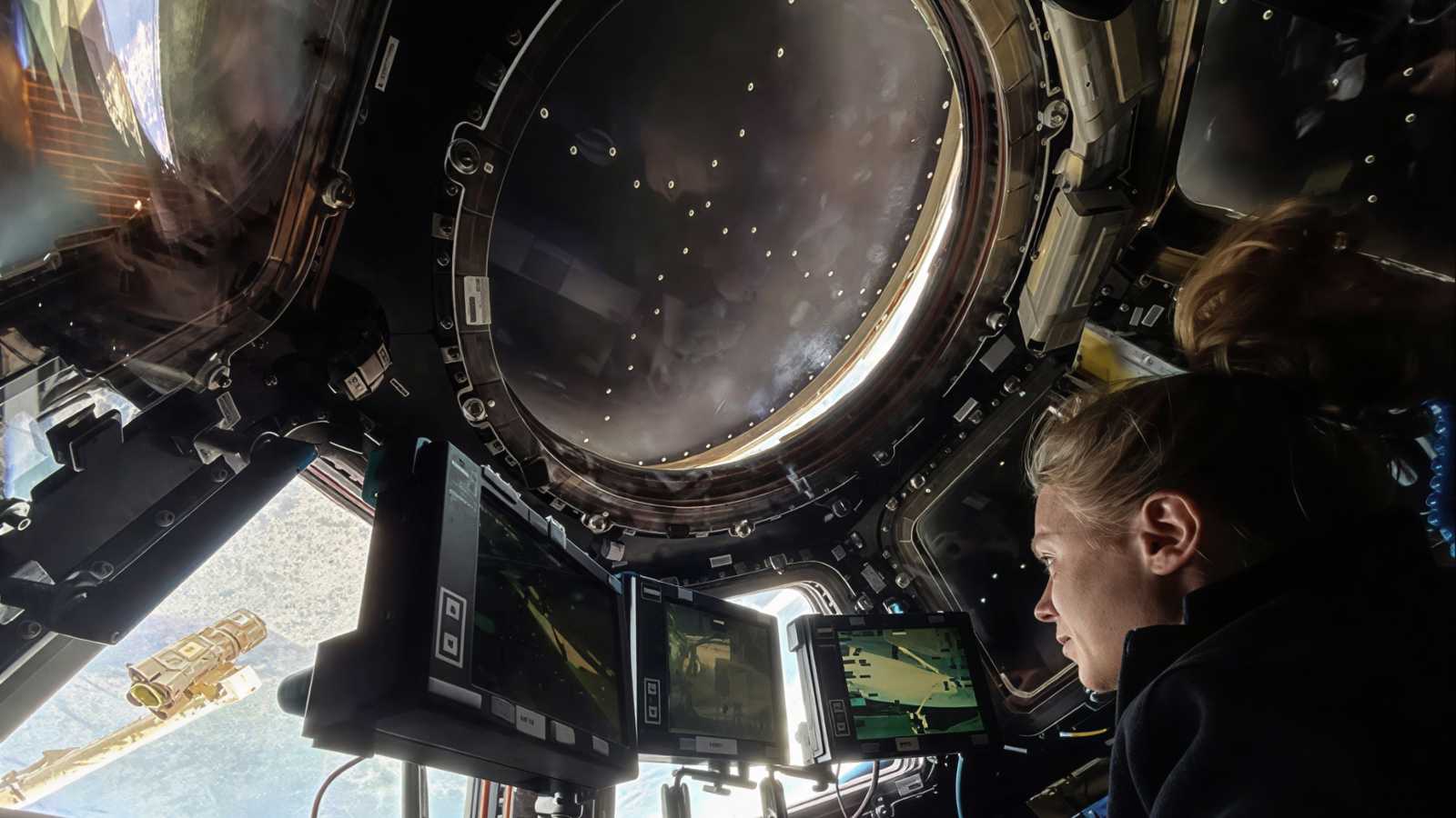 أرتميس 2 تواجه عطلا مفاجئا في البريد الإلكتروني بالفضاء 