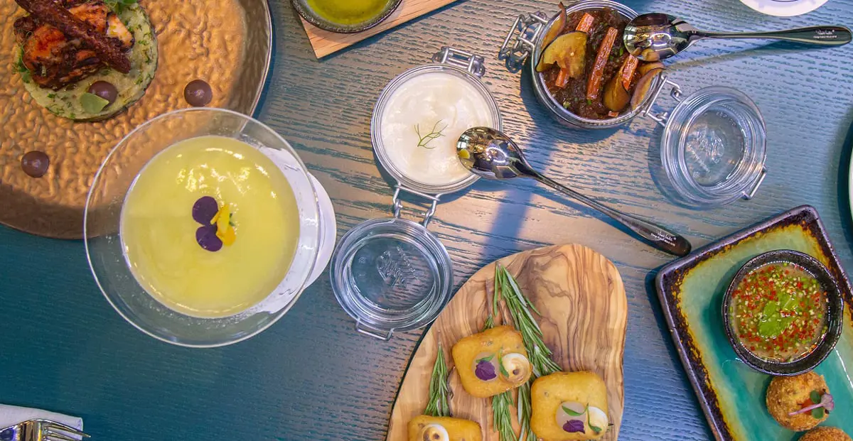 إفتتاح "مازي أبوظبي" للمأكولات اليونانيّة بمنتجع سانت ريجيس السعديات