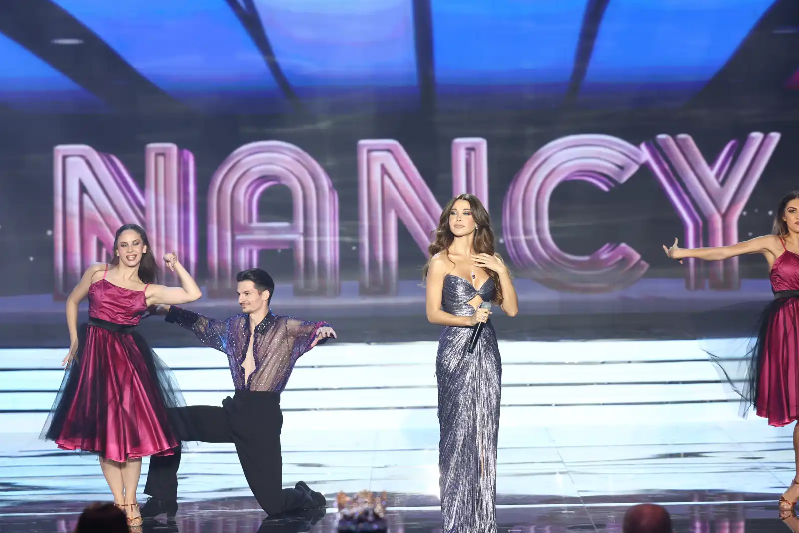 نانسي عجرم تُضفي أجواءً حفل ملكة جمال لبنان 2025