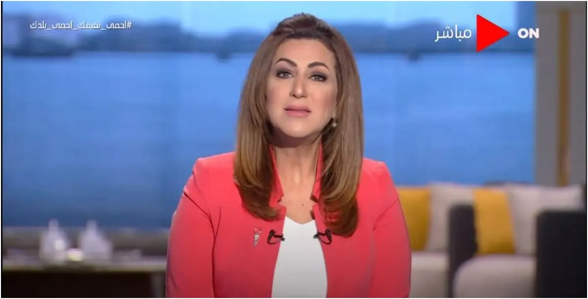 وقف مذيعة التلفزيون المصري دينا عبد الكريم بسبب كحة على الهواء!
