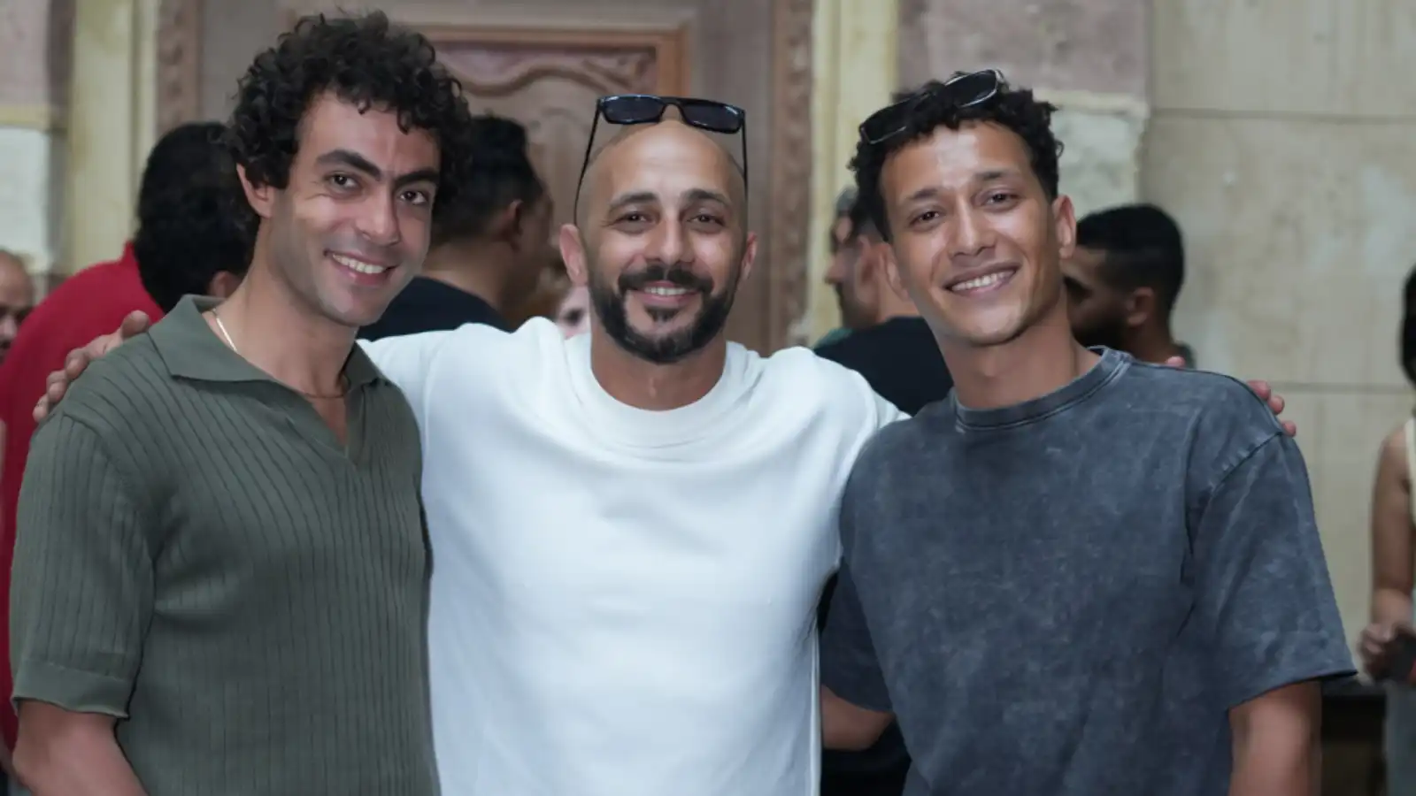 الساعة 12