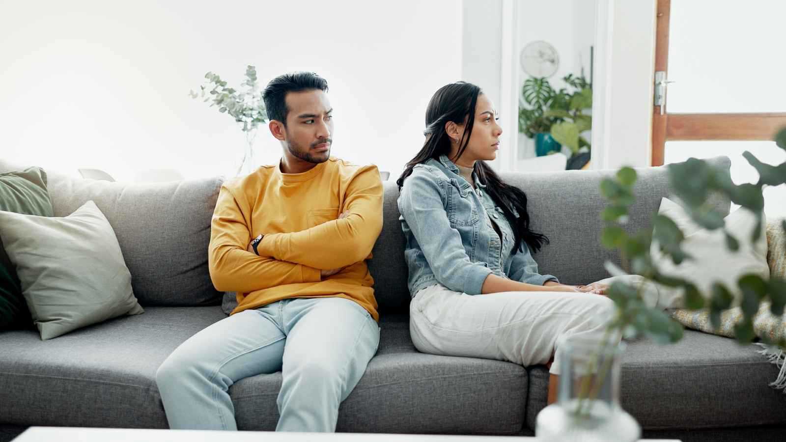 لماذا نخاف من فقدان علاقة تؤذينا؟