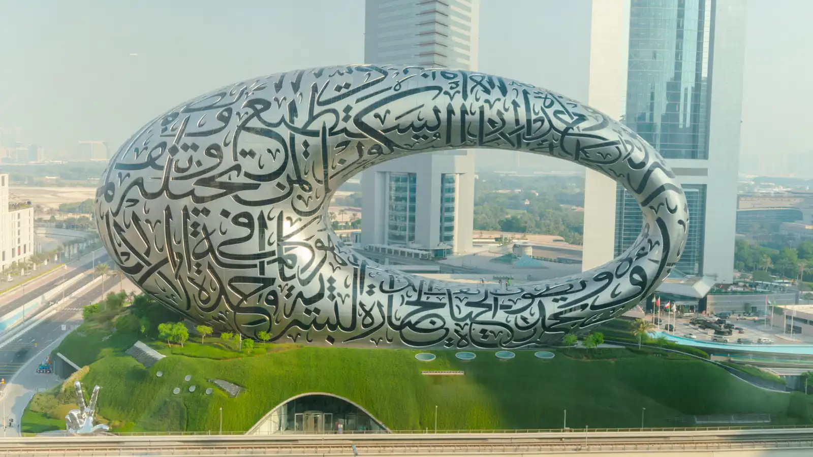 لماذا يعد متحف المستقبل في دبي الأجمل عالميا؟
