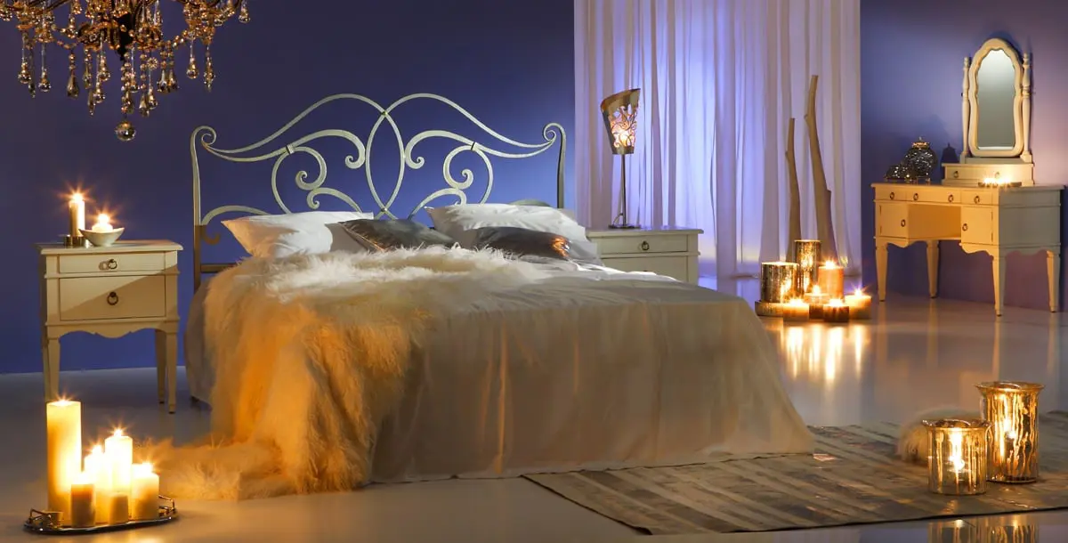 هذه الطريقة الأنسب لتنسيق الشموع في غرفة النوم