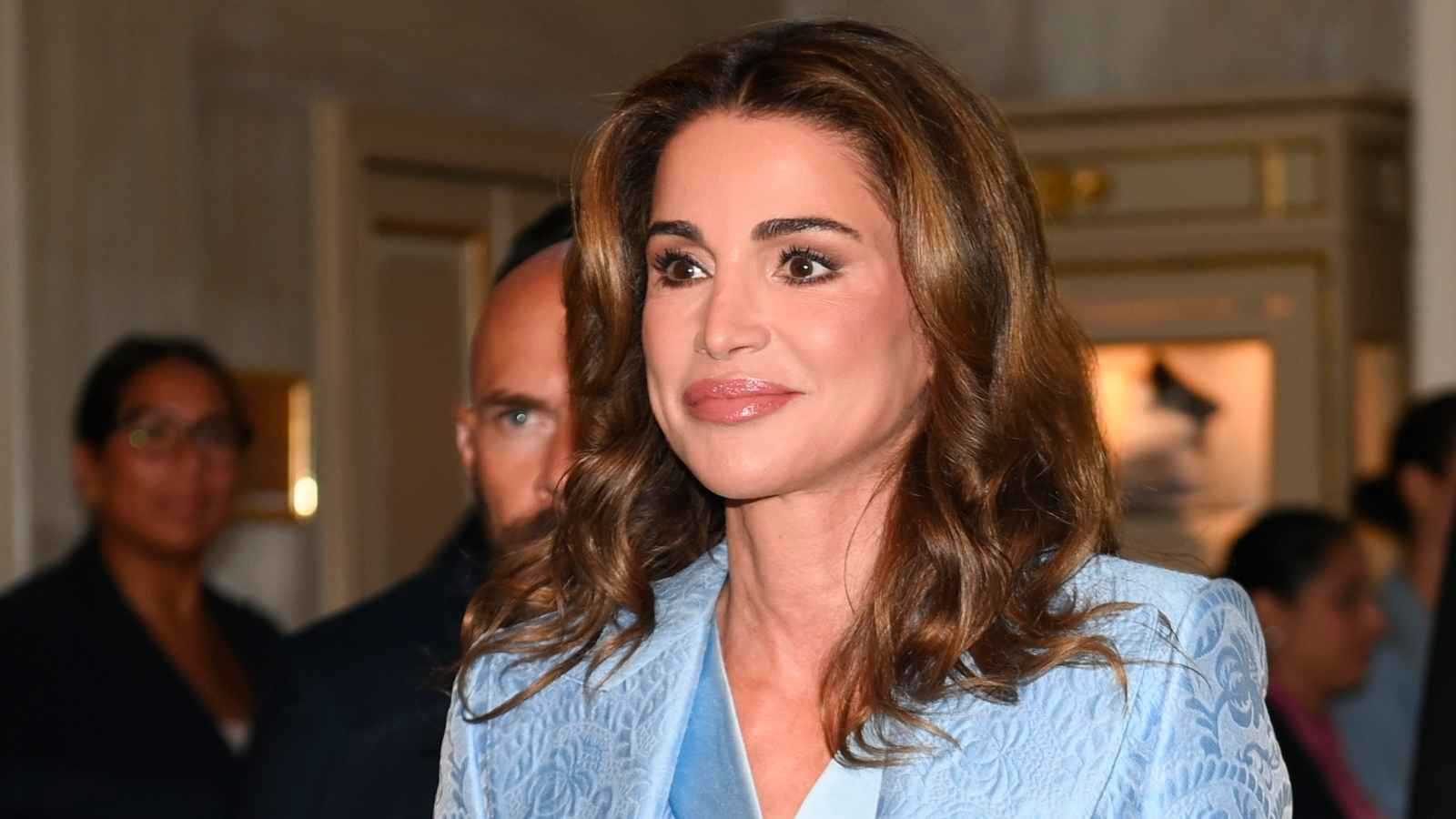 إطلالة الملكة رانيا في جبل اللويبدة تتصدر الترند 