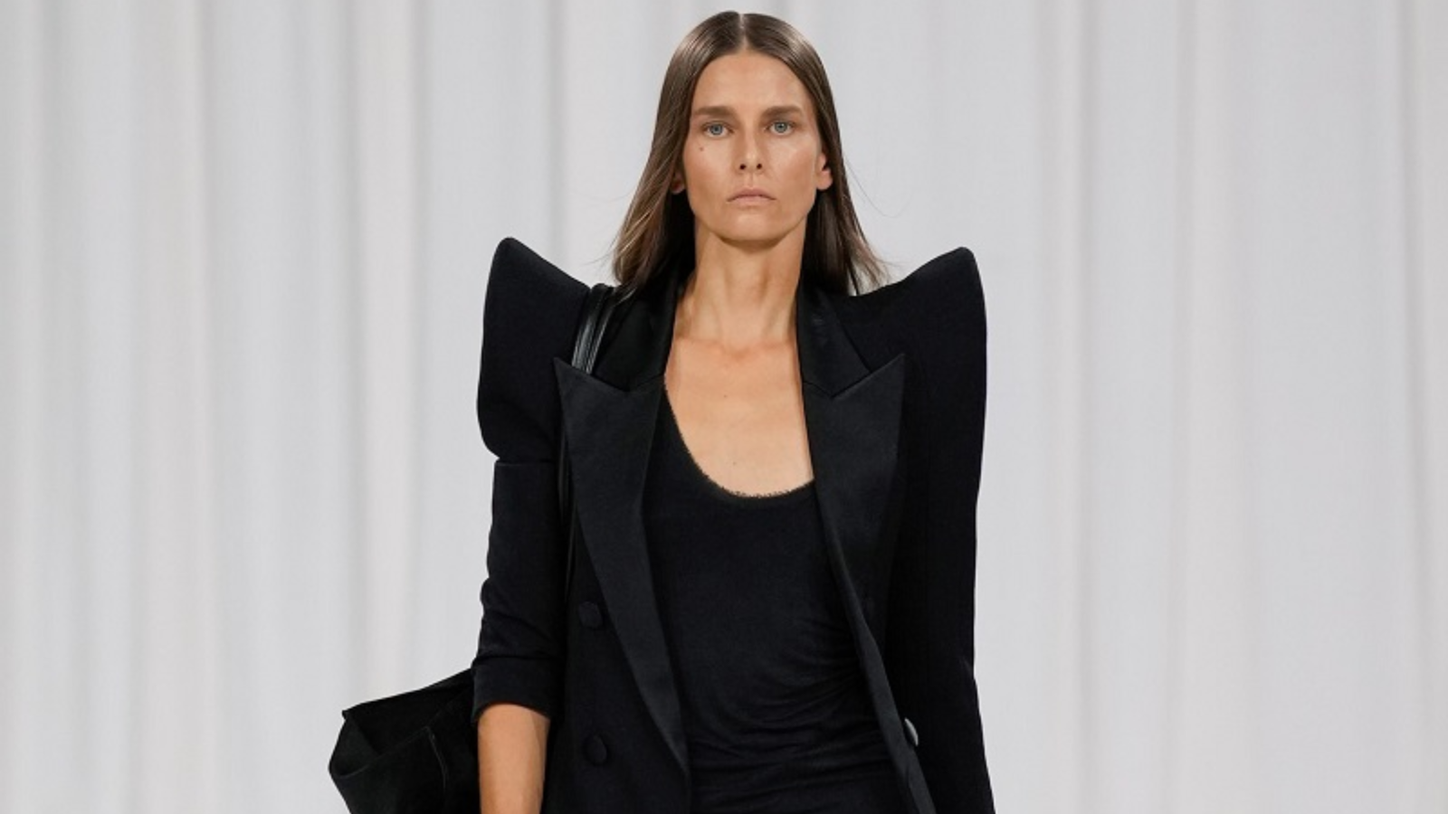 عرض Balmain في باريس