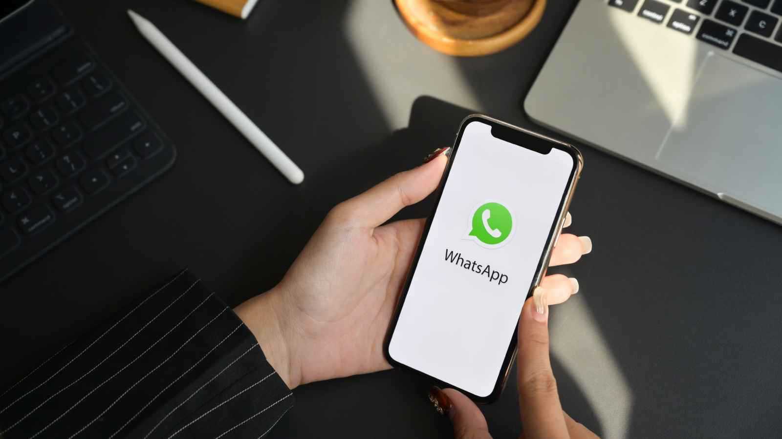 تحديث واتساب الجديد 2025 يضيف ميزة صورة الكوفر للحسابات الشخصية