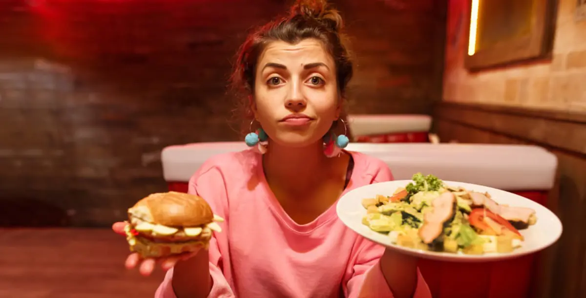 لماذا يُصاب المراهقون بحالة من الشراهة في الأكل؟