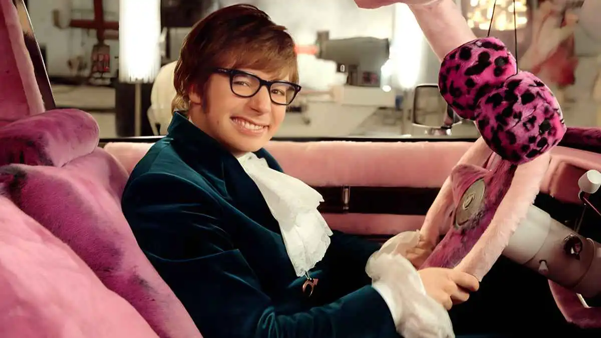 مايك مايرز يثير الحماس بعودة Austin Powers في جزء رابع
