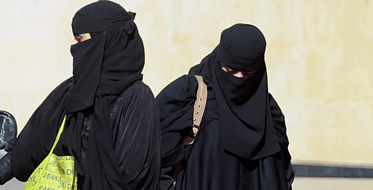 ولا عزاء للمرأة السعودية.. الناس يرفضون منحها جواز سفر