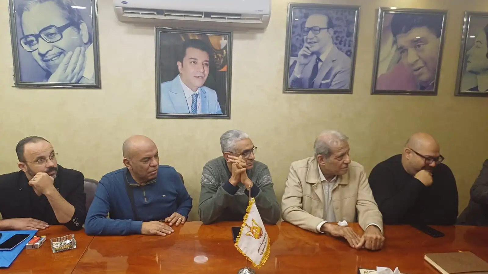 من اجتماع نقيب الموسيقيين المصريين الفنان مصطفى كامل بعدد من رؤساء فروع النقابة