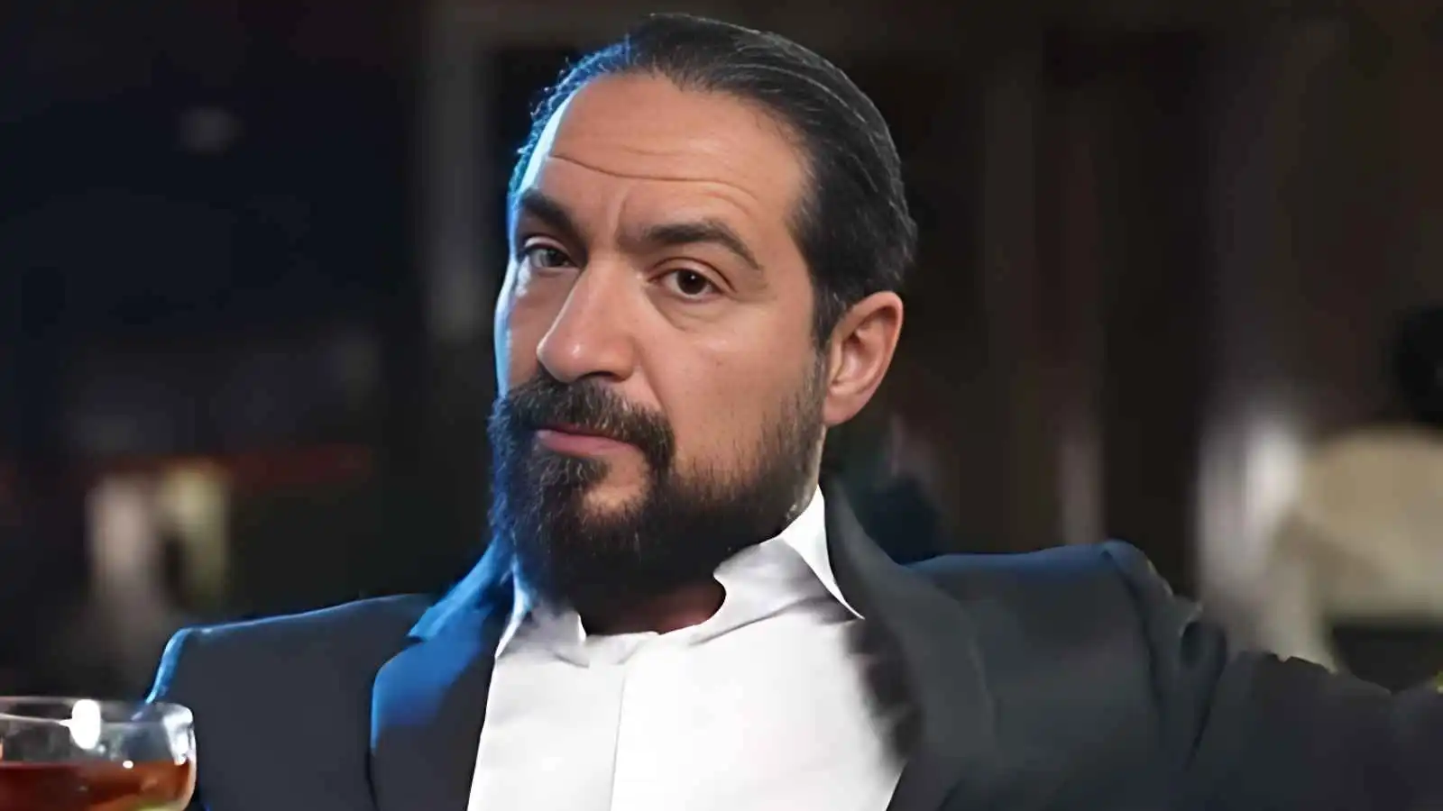 محمد القس يقع ضحية سرقة أدبية ويكشف التفاصيل
