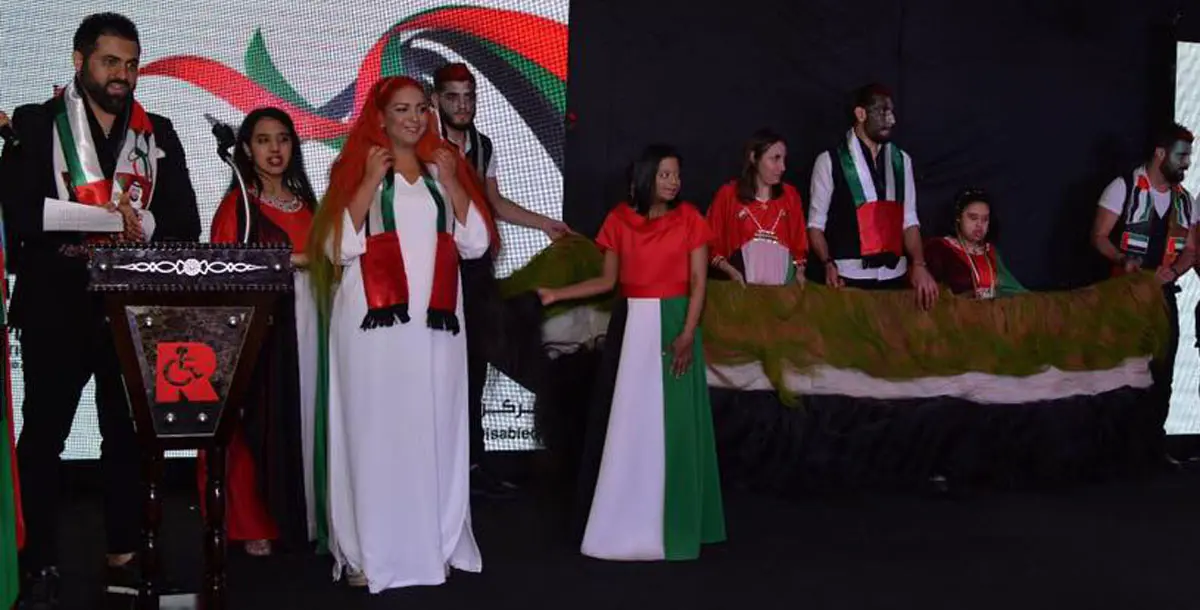 رويدا المحروقي تتزين بأطول وصلة شعر مزينة بألوان العلم الإماراتي