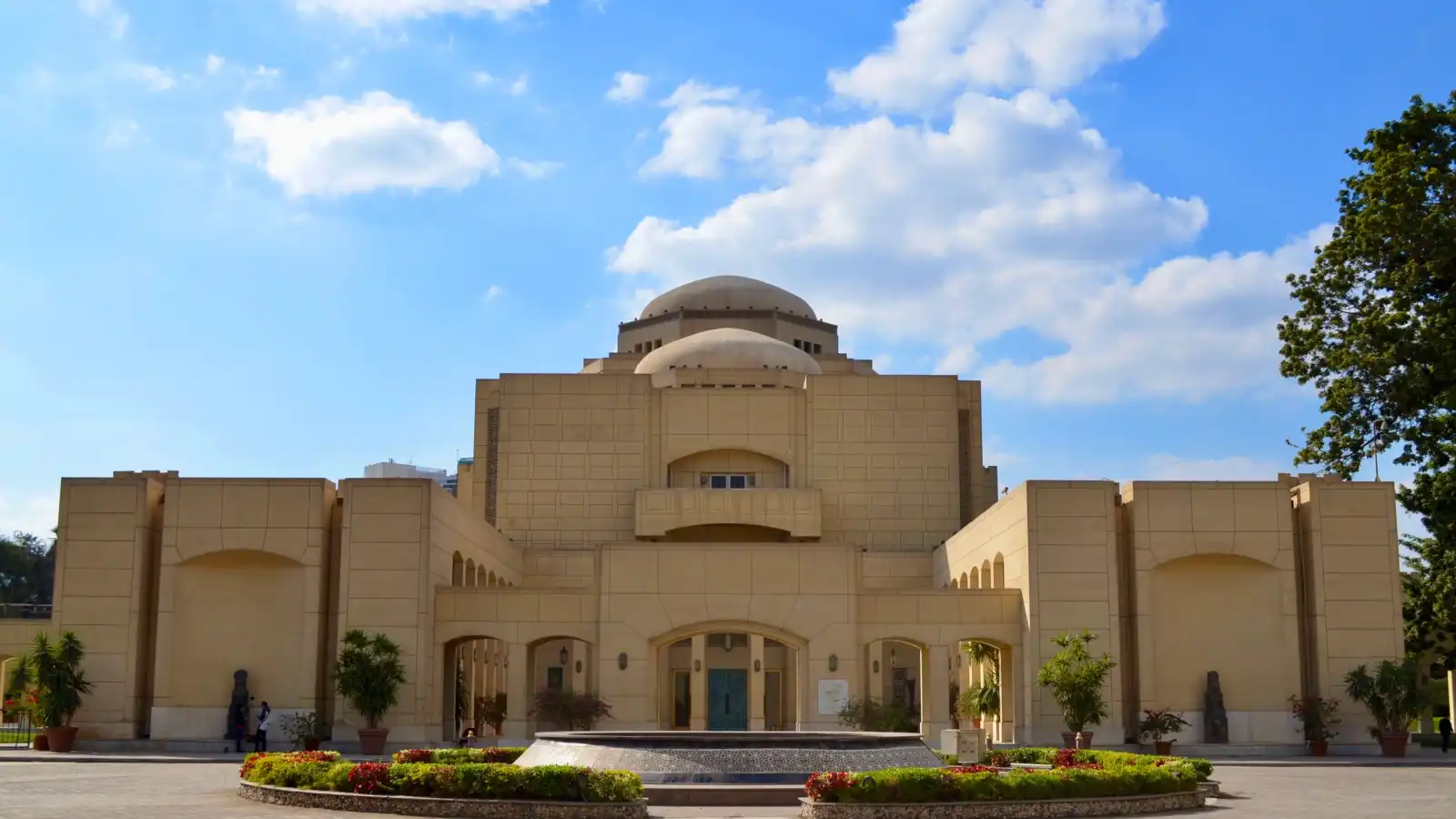 تعيين رضا الوكيل رئيسًا لدار الأوبرا المصرية.. ما أبرز إنجازاته؟