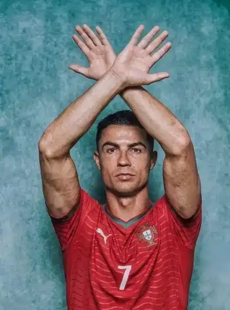 هل تضامن كريستيانو رونالدو مع منتخب مصر؟