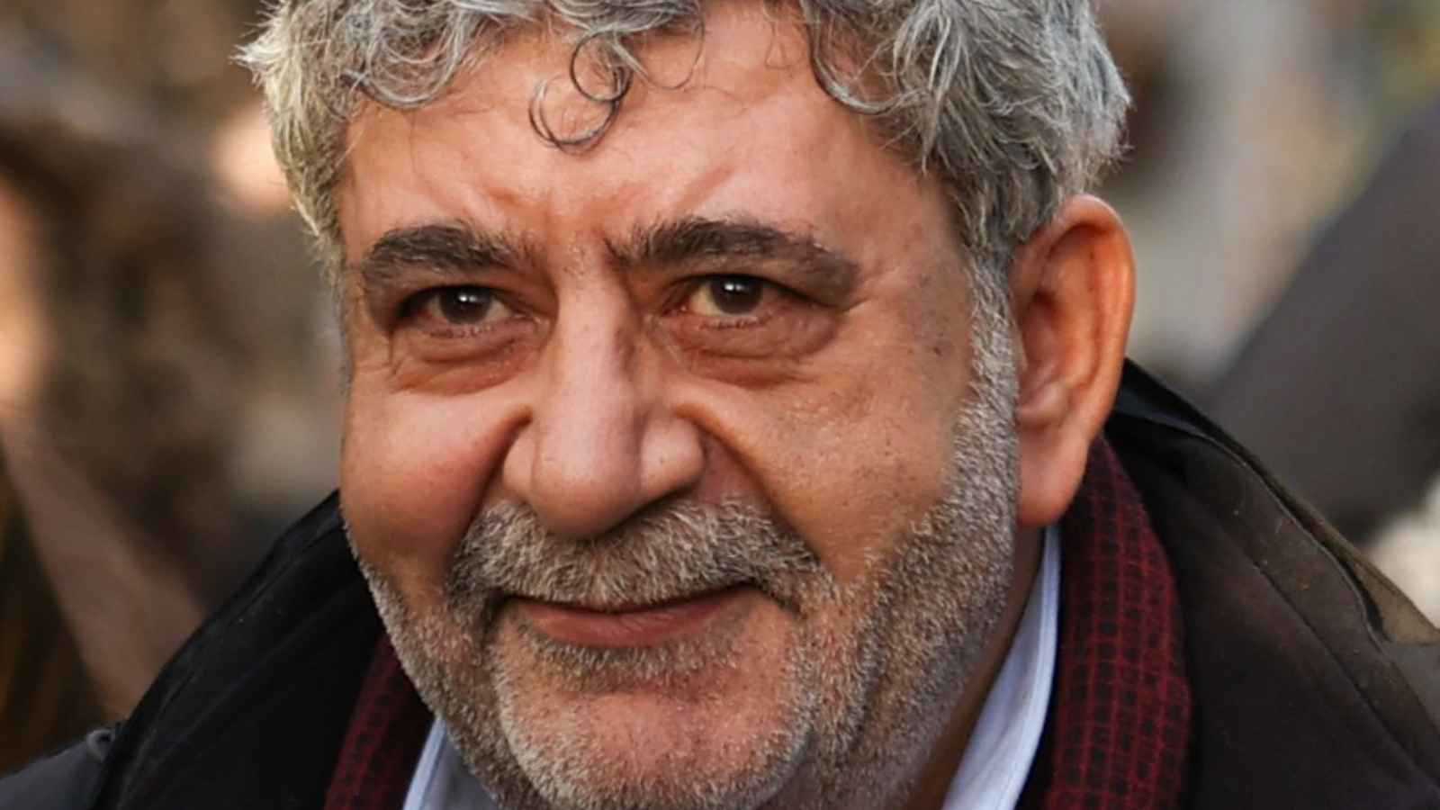 فارس الحلو يحتفي بالمسرح ويسخر من شائعة الاعتزال