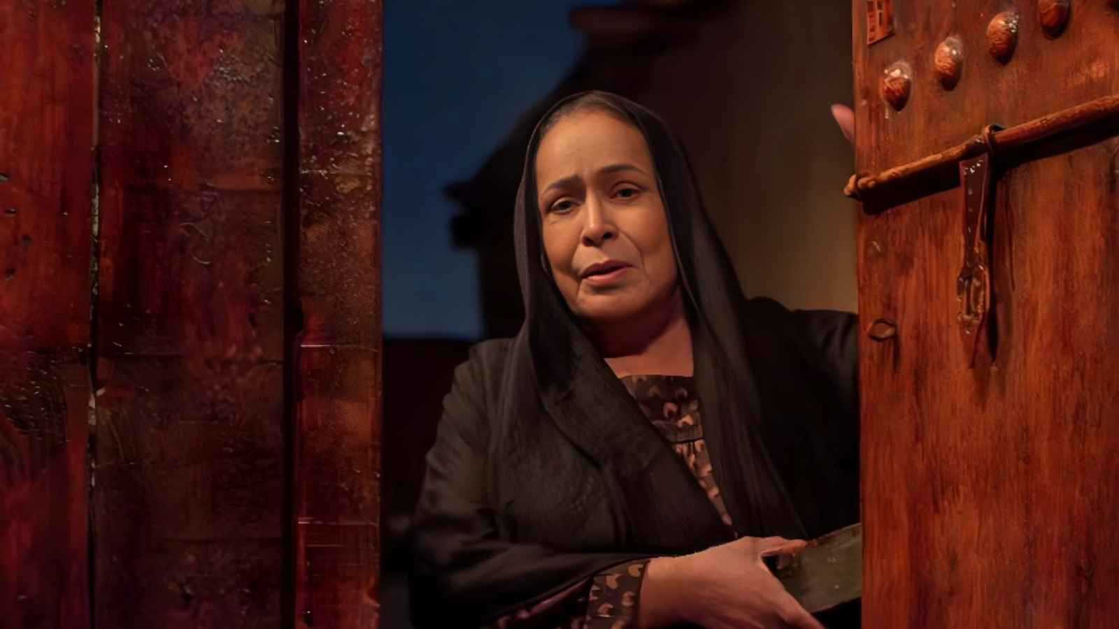 نجوم الكويت في مشاهد مؤثرة داخل عزاء حياة الفهد (فيديو)