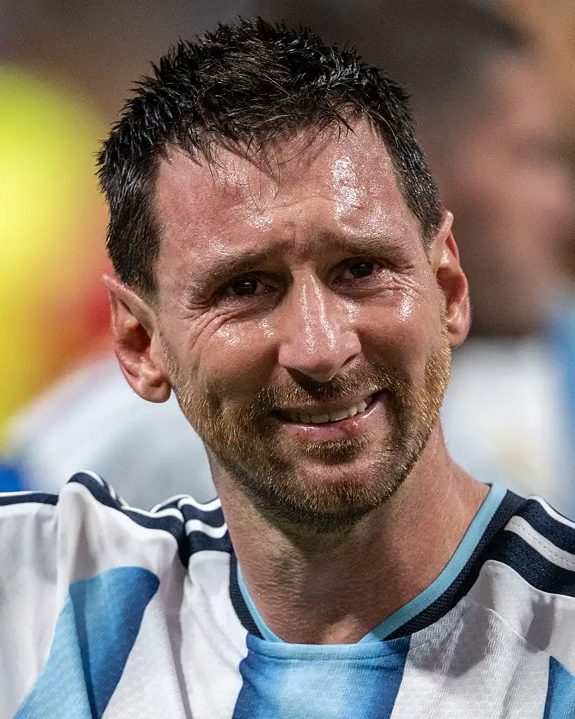 سبب بكاء ميسي رغم تأهل الأرجنتين لدور الثمانية في كأس العالم