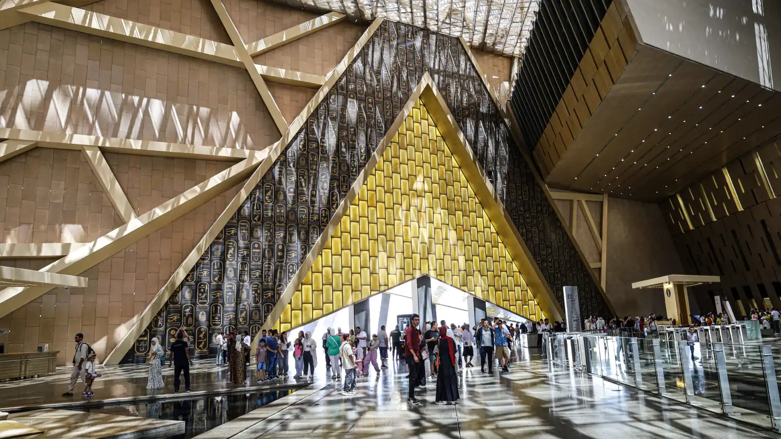 موعد افتتاح المتحف المصري الكبير.. أسعار التذاكر وكيفية الحجز