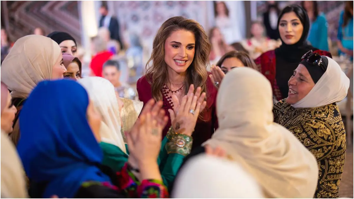 الملكة رانيا توثق أجواء ليلة حناء الأميرة إيمان.. وتعلق: حنينا العروس