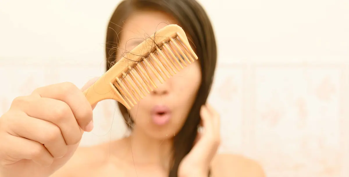 5 أخطاء بسيطة تؤدي لتساقط شعرك