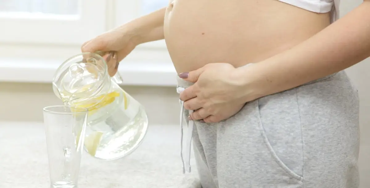 تناول الحامل لليمون بكثرة خلال الأشهر الأولى.. آمن على صحتها؟