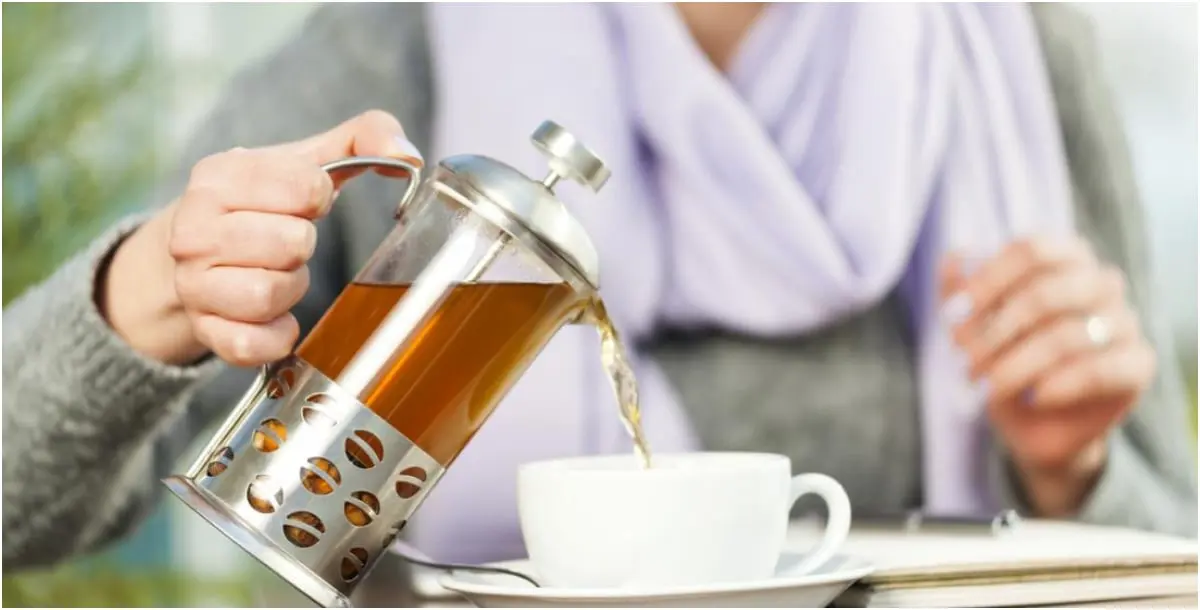 مفاجأة غير متوقعة.. شرب الشاي قبل النوم يساعدكِ على إنقاص وزنكِ!