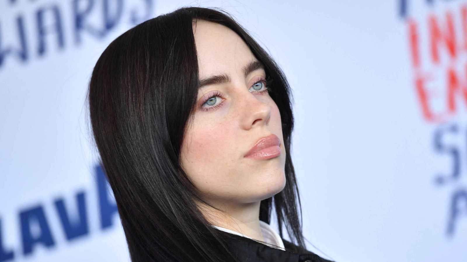 بيلي إيليش تستعيد ذكريات مراهقتها مع جاستن بيبر 