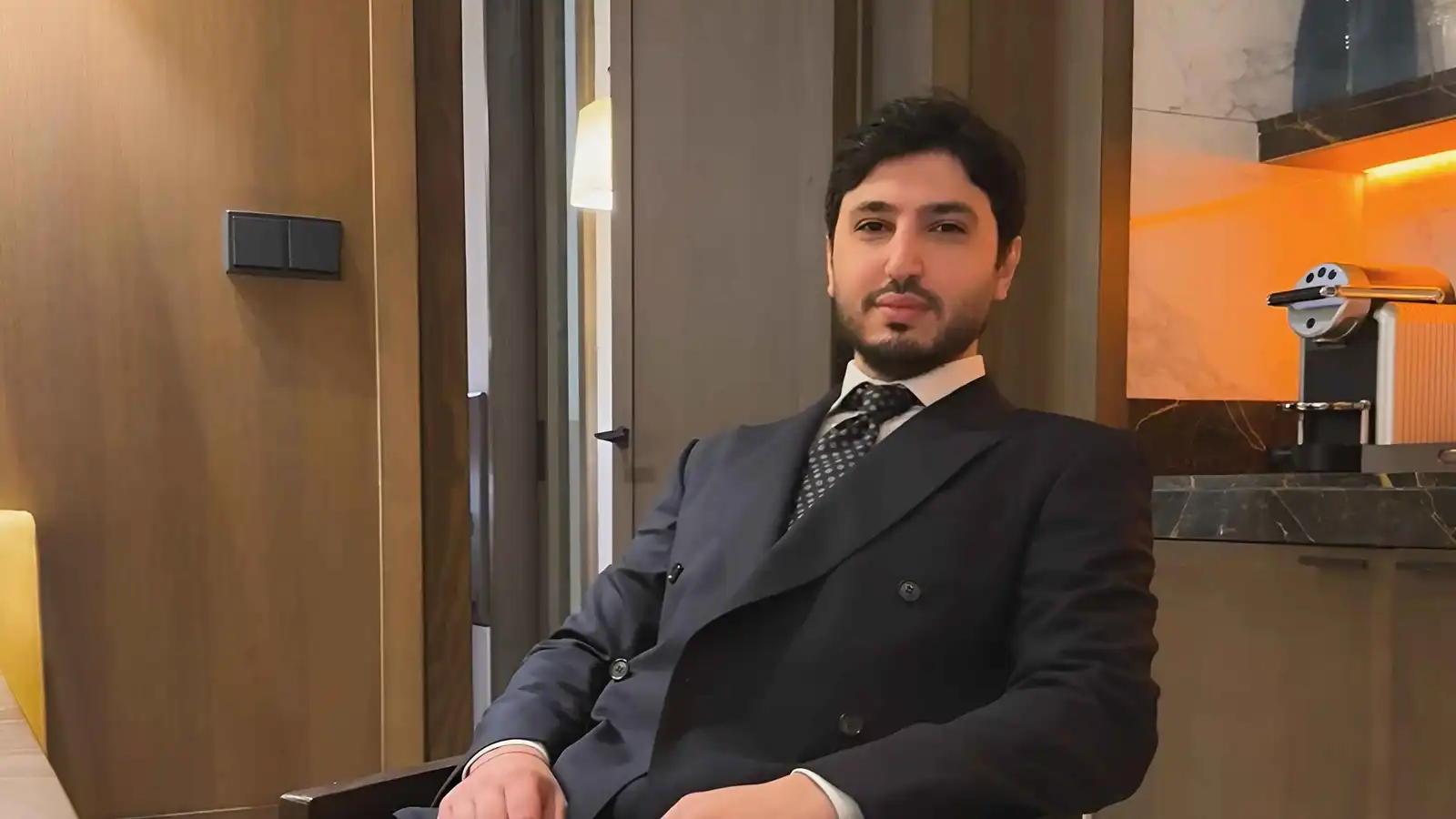 محمد شاكر يكشف حقيقة الفيديو والصور المتداولة لوالده فضل شاكر