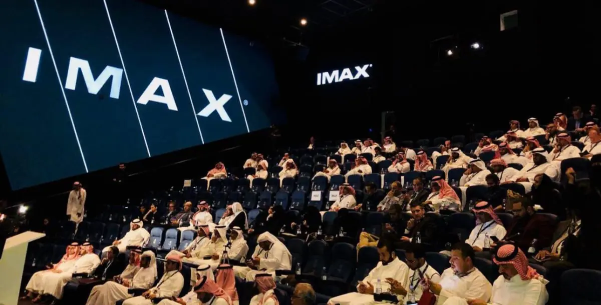 فيروس كورونا يغلق السينما في السعودية!