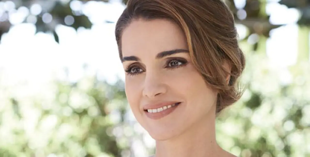 أناقة الملكة رانيا تخطف الأنظار في ملتقى النساء العالمي