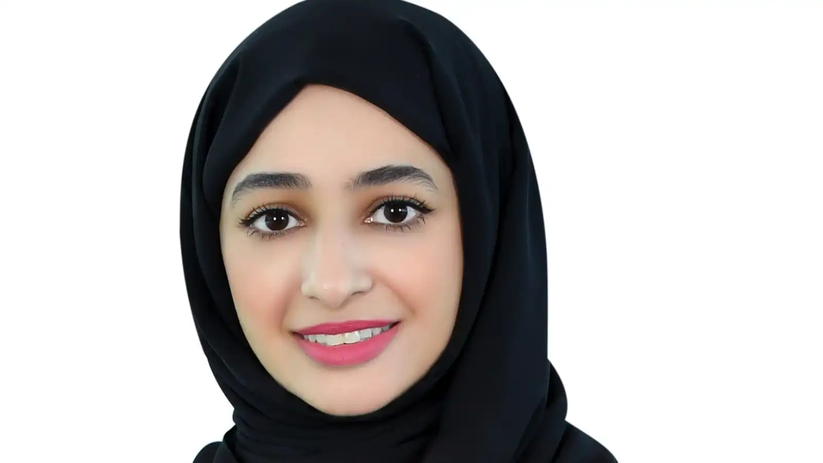 الدكتورة الإماراتية نبراس القحطاني.. رحلة من التميز والإلهام في الطب