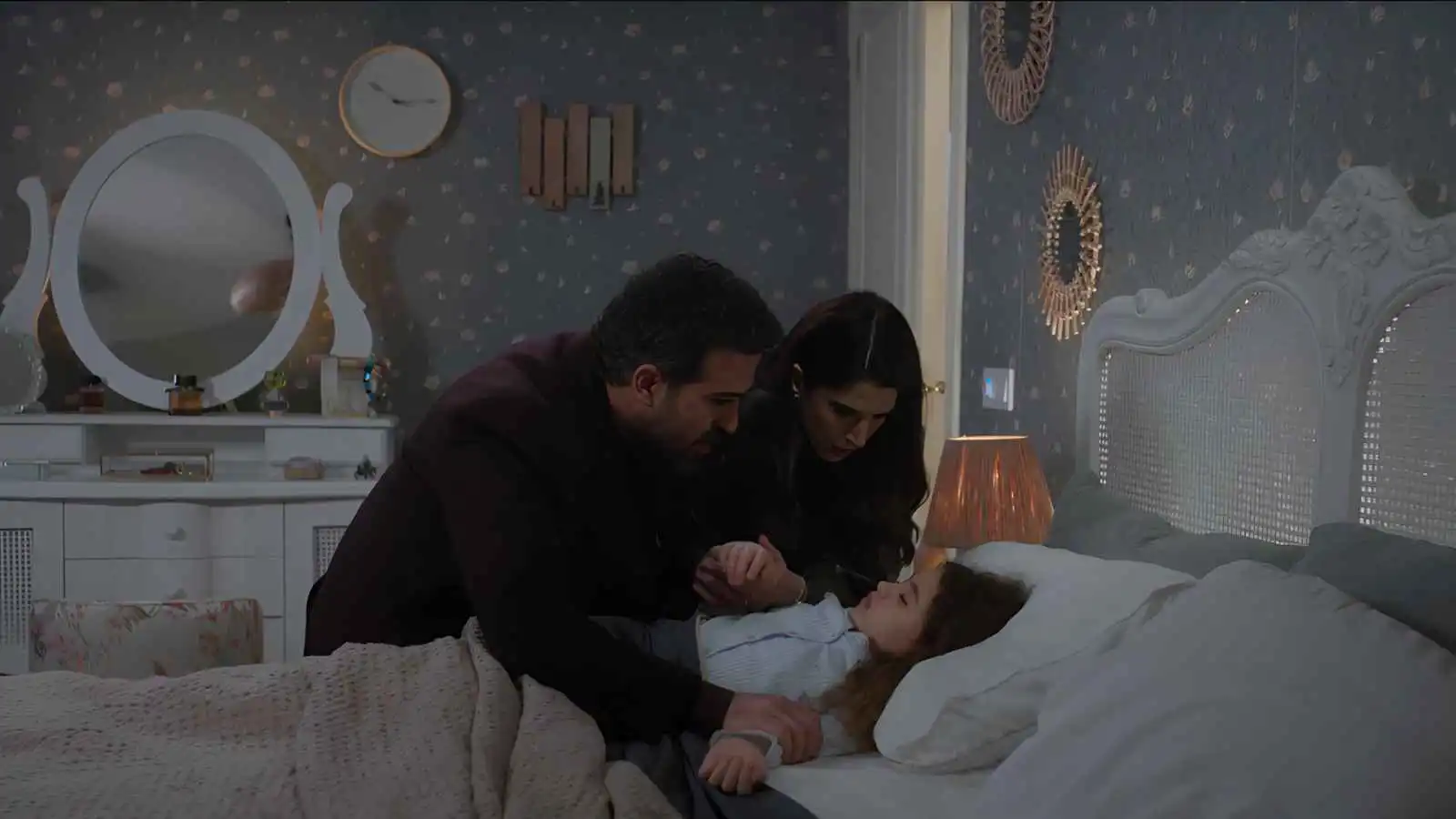 تسمم الطفلة ملاك يقلب أحداث مسلسل "ليل" الحلقة 52
