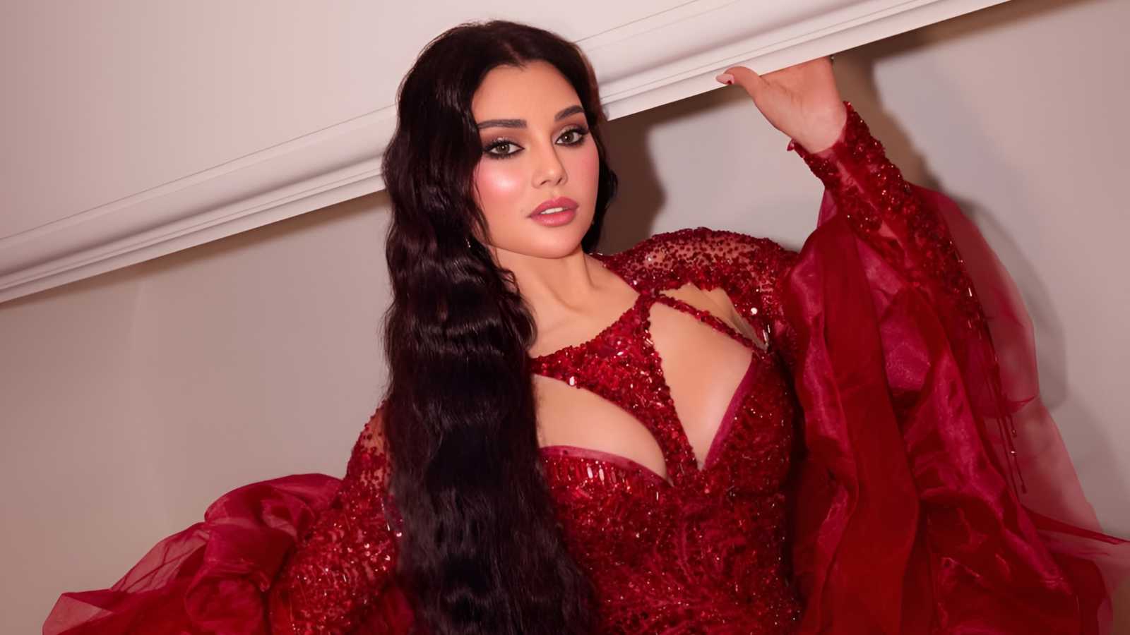 هيفاء وهبي رمز الأناقة في عيد ميلادها الخمسين