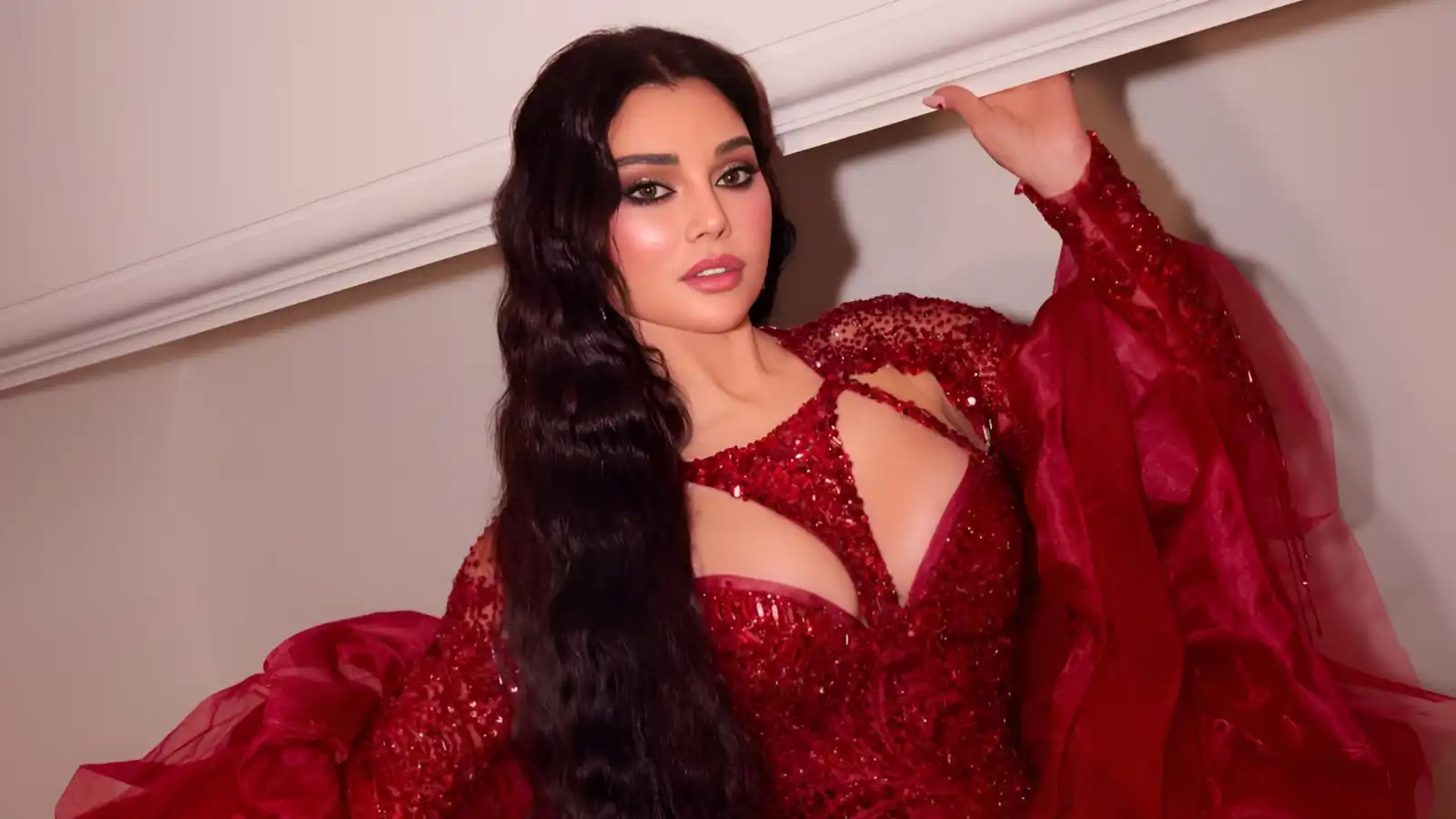 هيفاء وهبي رمز الأناقة في عيد ميلادها الخمسين