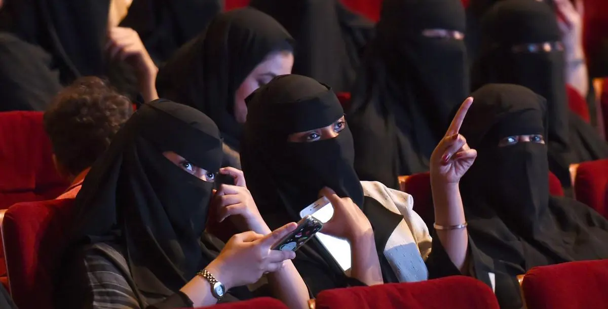 ترقب واحتفال سعودي قبل ساعات من افتتاح أول سينما في المملكة