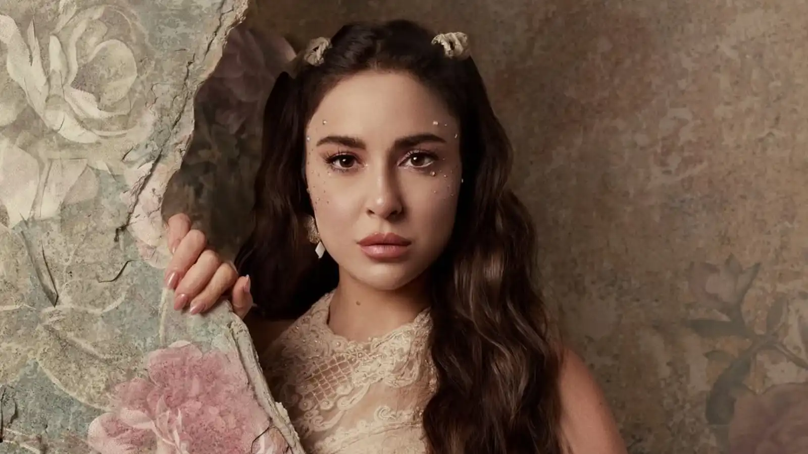 كواليس ظهور سارة أبي كنعان بشعر حليق في مسلسل "بالحرام"