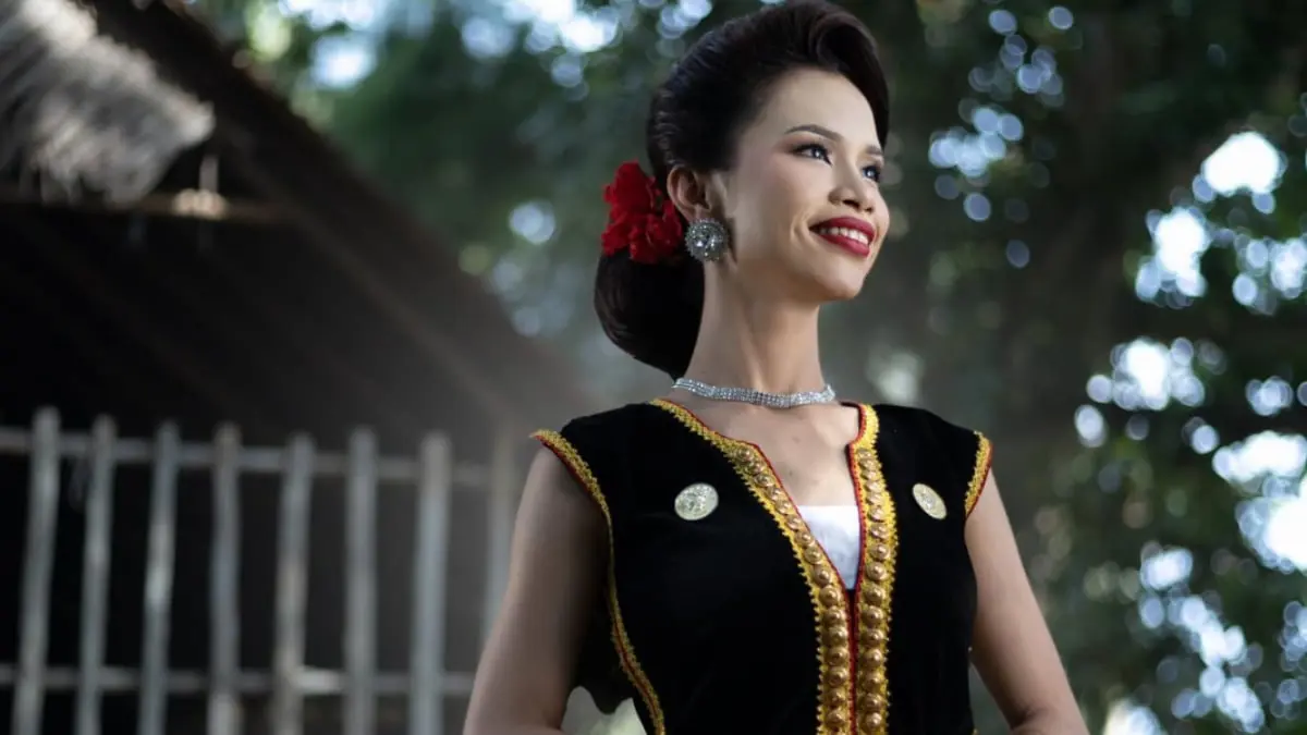 ملكة جمال ماليزيا تفقد التاج بعد فيديو "جريء" 