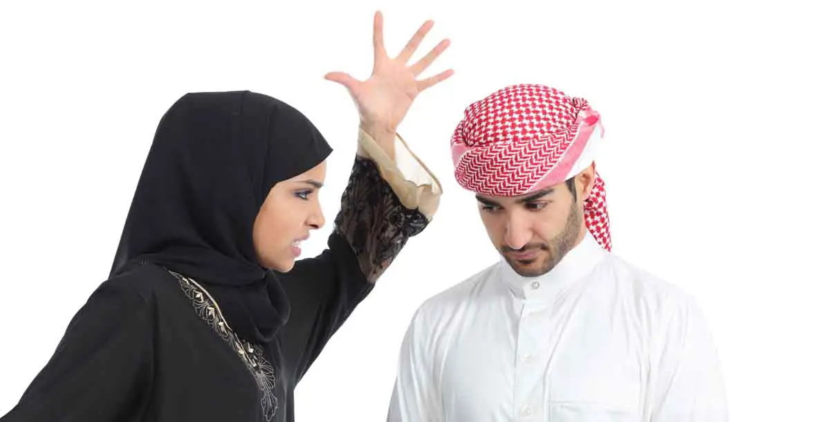 فتاة سعودية تضرب شابًا في جدة.. هل تعرضت للتحرش؟ "فيديو"