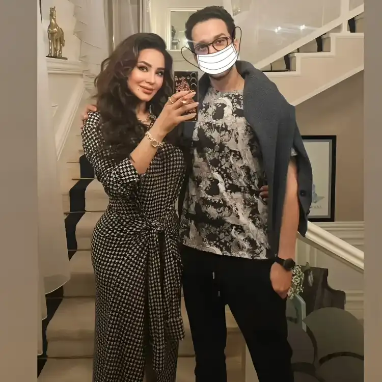 لجين عمران ونجلها في ظهور نادر