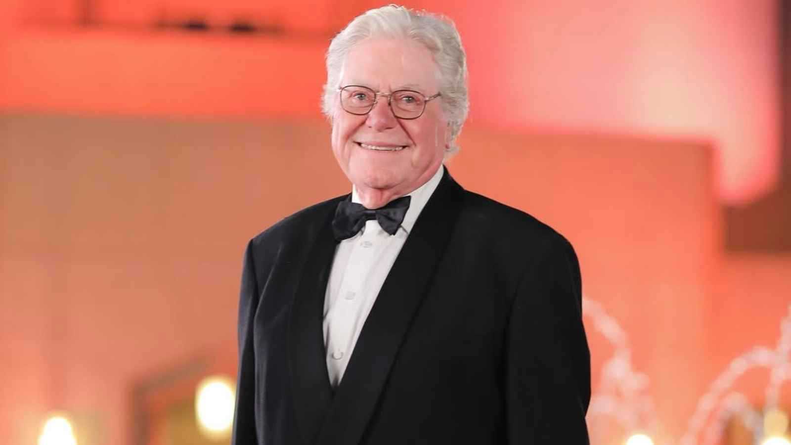 حسين فهمي يعلن انتهاء تصوير فيلمه في الصين (صور) 