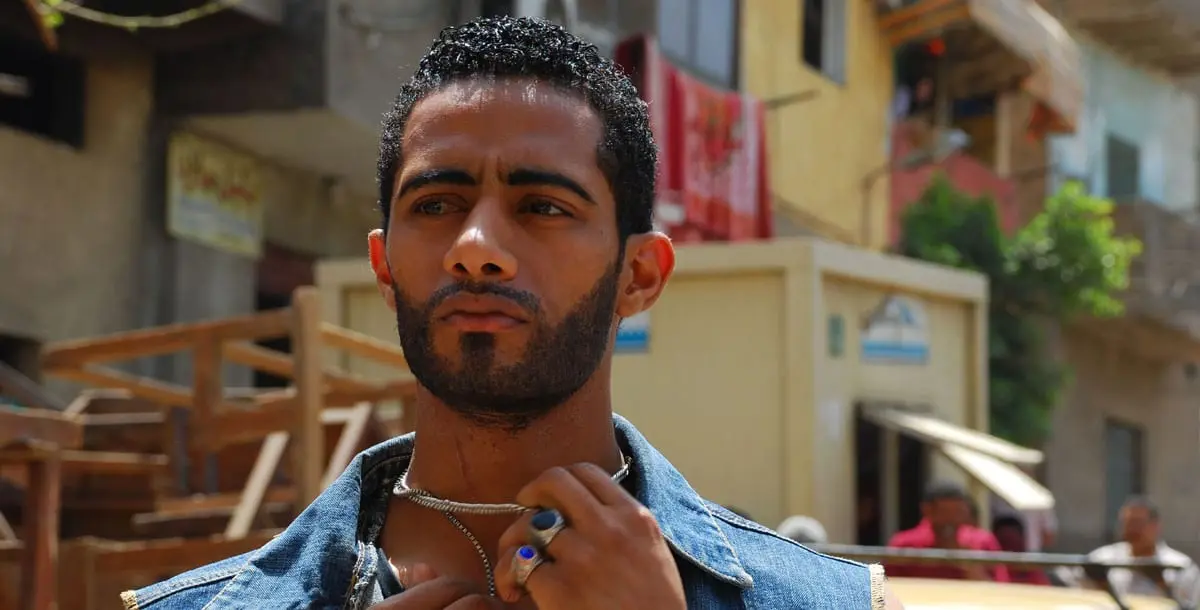 محمد رمضان يرد على أزمة "قميص النوم" بـ"فرد العضلات"