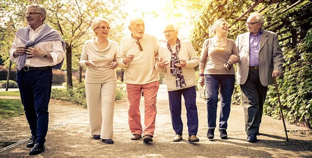 دراسة: المشي ببطء مؤشر على تزايد خطر الإصابة بمرض الخرف